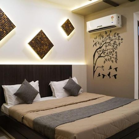 The Ambassador Hotel Vadodara Exterior photo