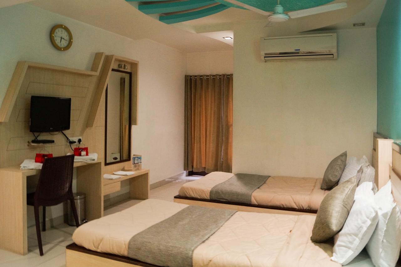 The Ambassador Hotel Vadodara Exterior photo