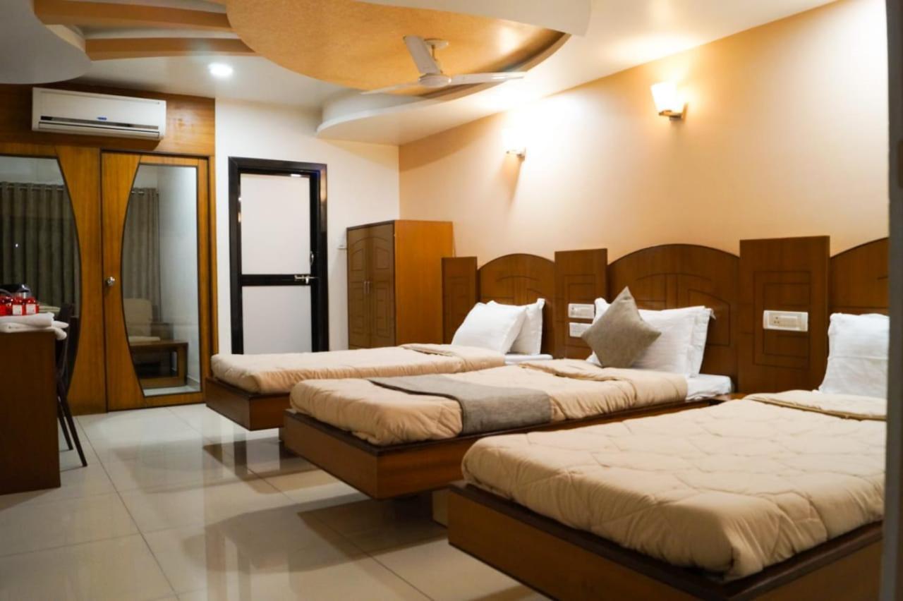 The Ambassador Hotel Vadodara Exterior photo